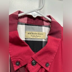 Burberry Check short sleeve button up, discontinued Red pattern, Size Large